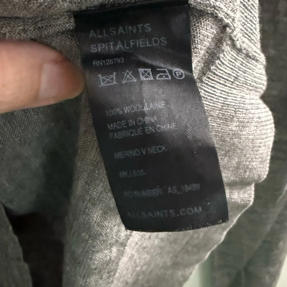 AllSaints Men’s Mode Merino Wool V-Neck Ramskull Sweater‎ Gray XXL